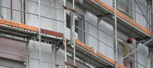 Fassade mit Gerüst